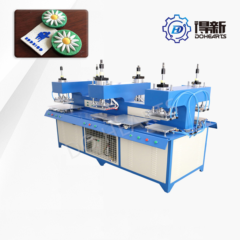 Prägemaschine für Silikonetiketten auf Textilkleidung
